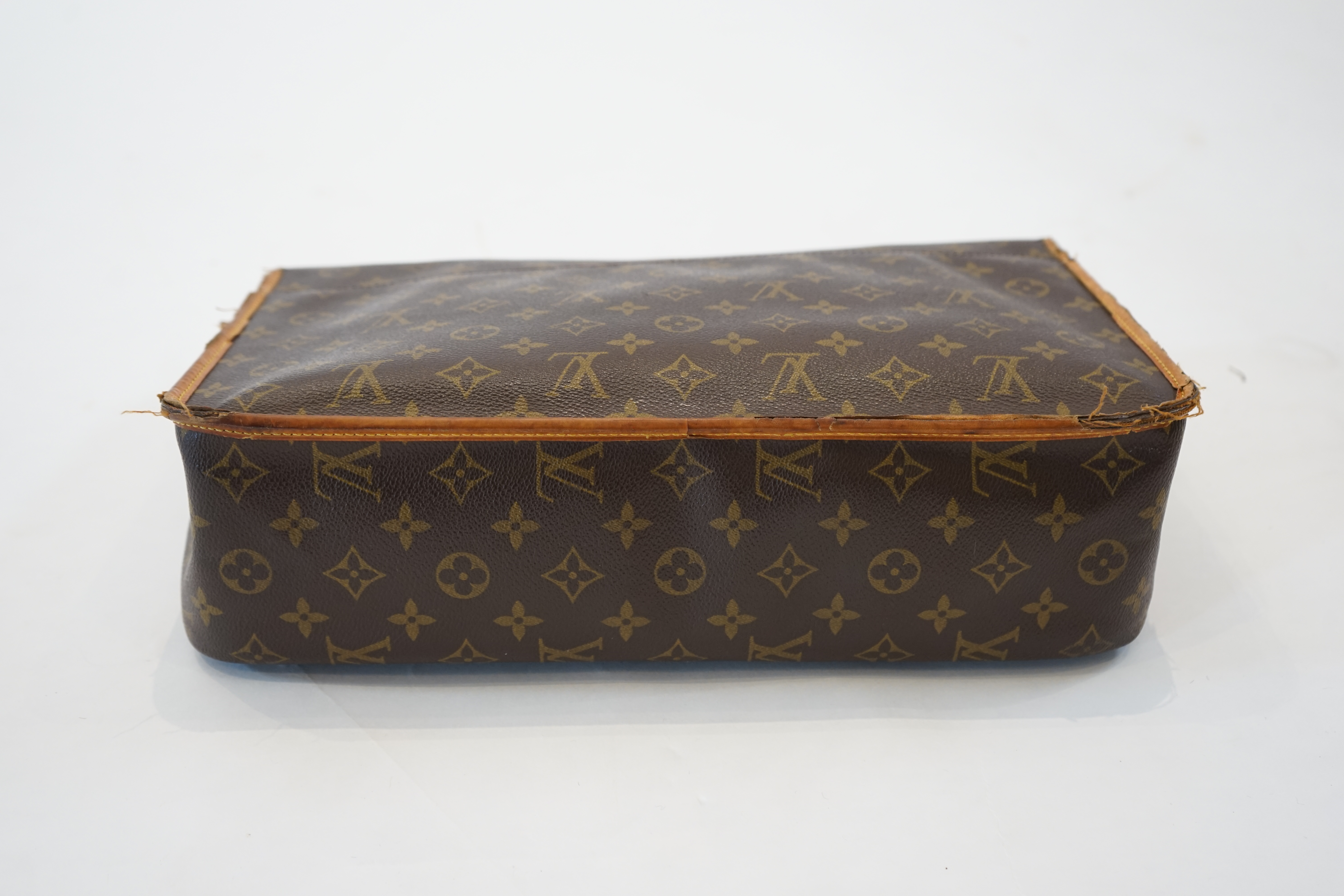 A Louis Vuitton Gibeciere bag width 4.5